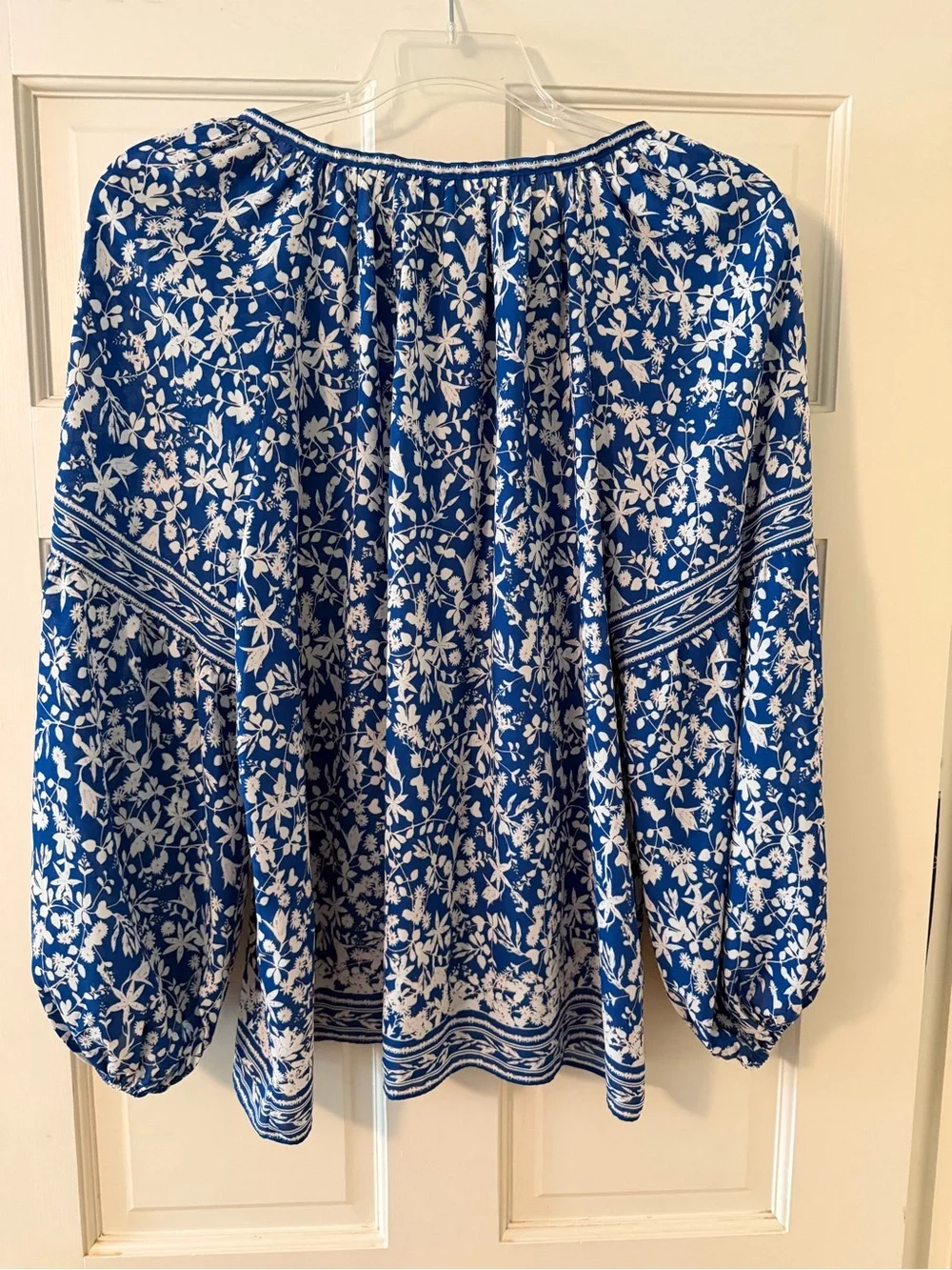 Women’s Max Studio Blue and White Floral Peasant Blouse - Picture 4 of 4